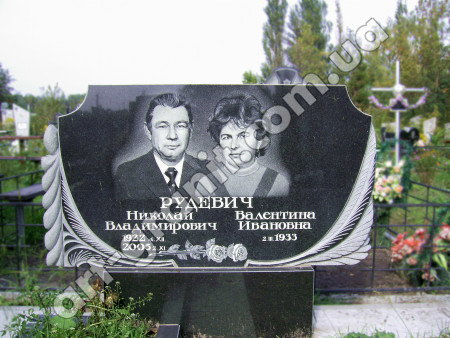 Памятник из гранита для семьи Рудевич
