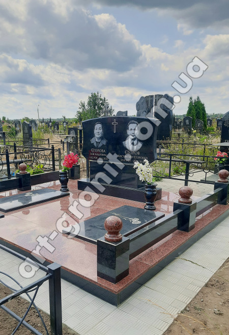 Гранітний пам'ятник для Єгорових