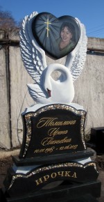 Памятник с инкрустацией  "Лебедь с сердцем" для Томилиной И.Е.
