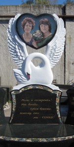Памятник с инкрустацией c лебедем (микс) 