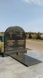 Памятник из гранита для семьи Логиновых