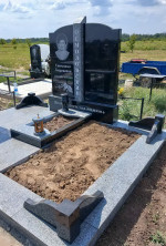 Гранітний пам'ятник для Осмоловських Гранітний пам'ятник для Осмоловських